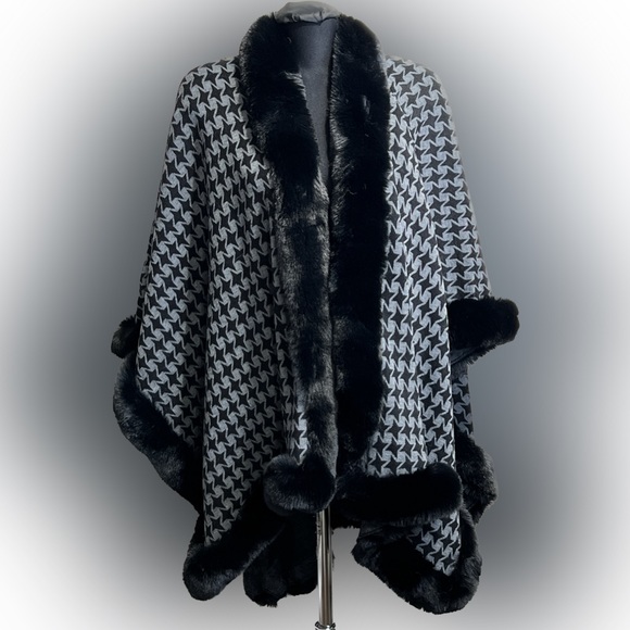 2022 Design - Black and Gray Houndstooth with Faux Fur - Picture 3 of 6